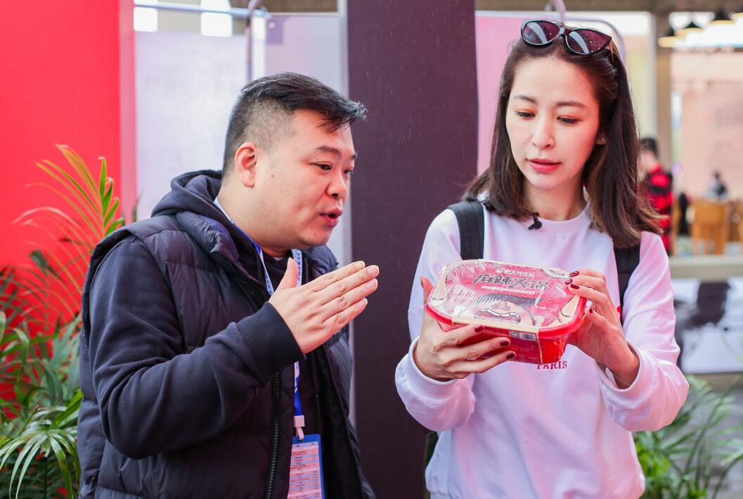 上饶开火锅加盟店，如何用服务抓住顾客？