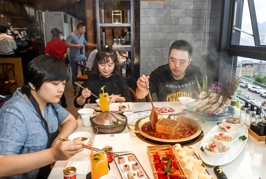 桂林开火锅加盟店，如何才能拥有稳定的客源？