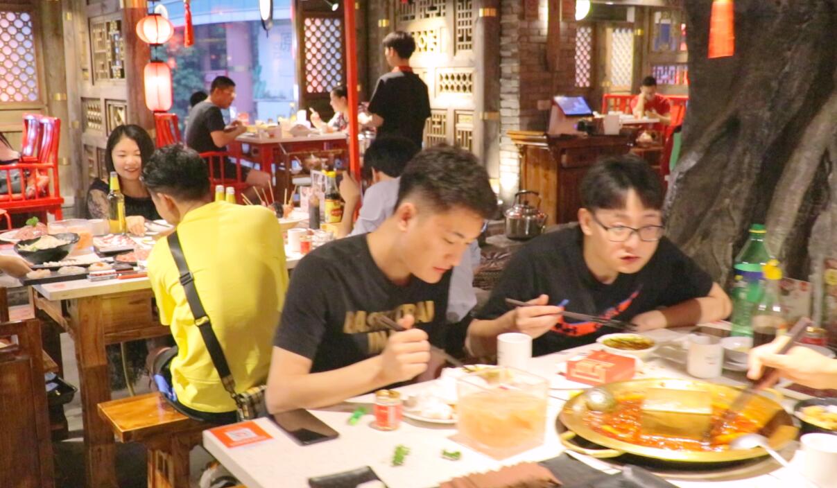 为什么干餐饮这么难？火锅加盟有何优势？