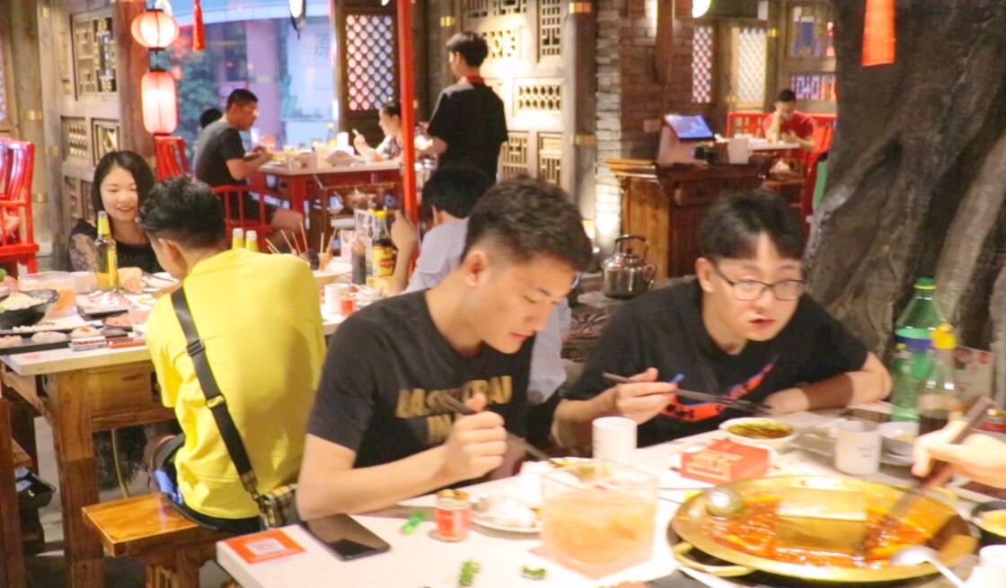 四川火锅，推出低价套餐，生意是否好？