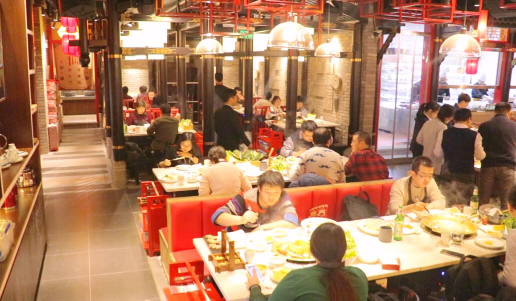 招5个服务员，可以开一家四川火锅店？